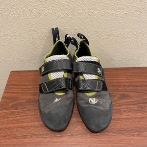 Evolv Defy unisex rock climbing shoes, women’s 10